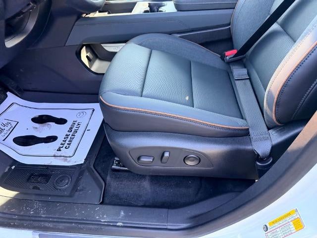 2026 GMC Acadia AWD AT4